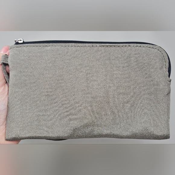 Baggallini On The Go Wristlet Wallet Phone Travel Silver Blue RFID - Picture 3 of 10